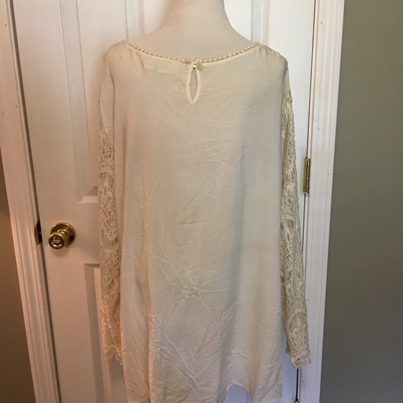 Cato women’s top size 26/28. Cool and lightweight. Beautiful crocheted sleeves. - Picture 6 of 12